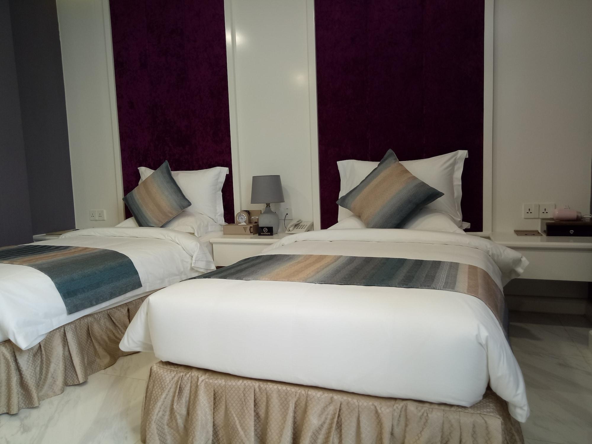 V Boutique Hotel Phnom Penh Exterior photo