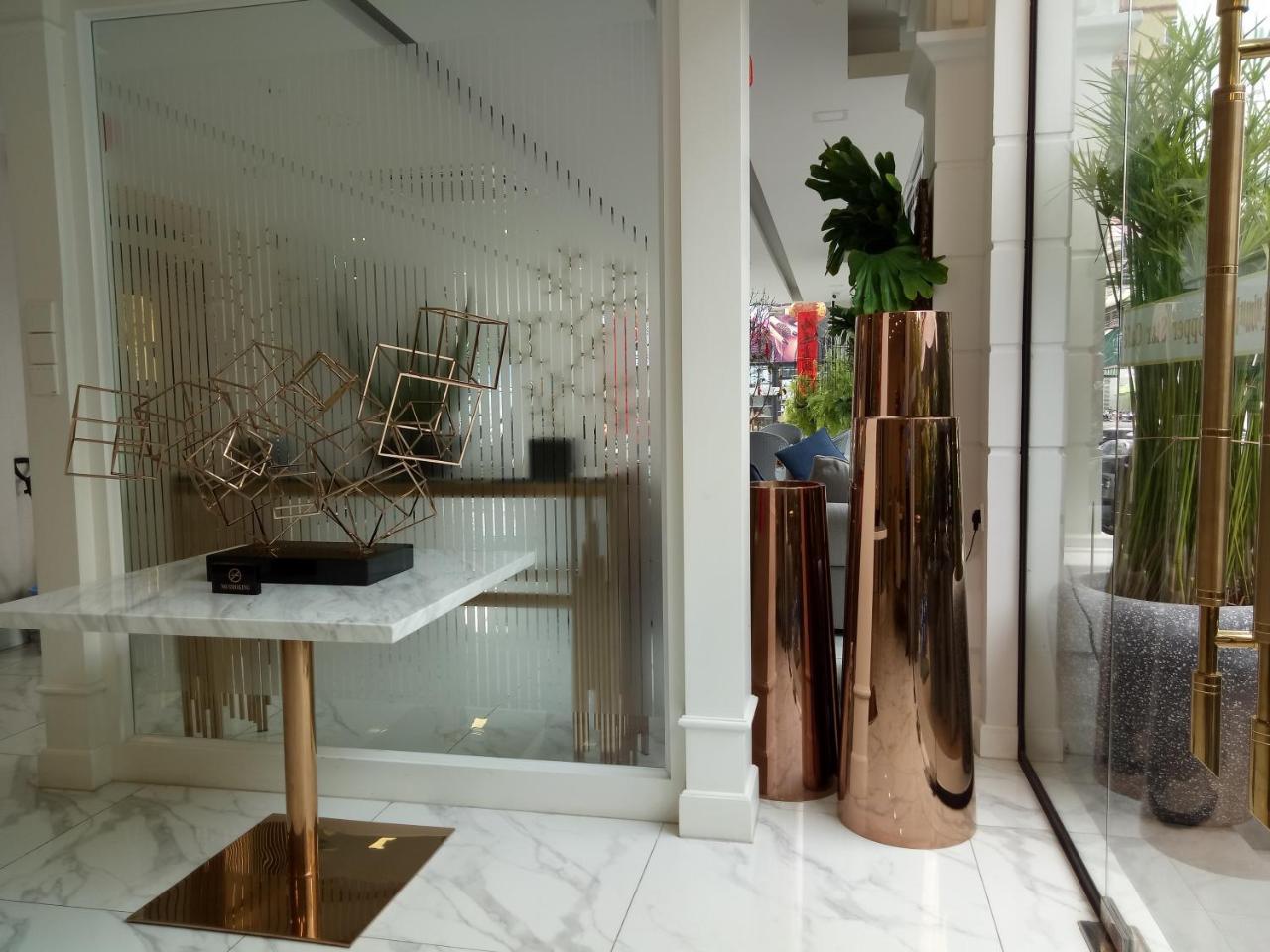 V Boutique Hotel Phnom Penh Exterior photo